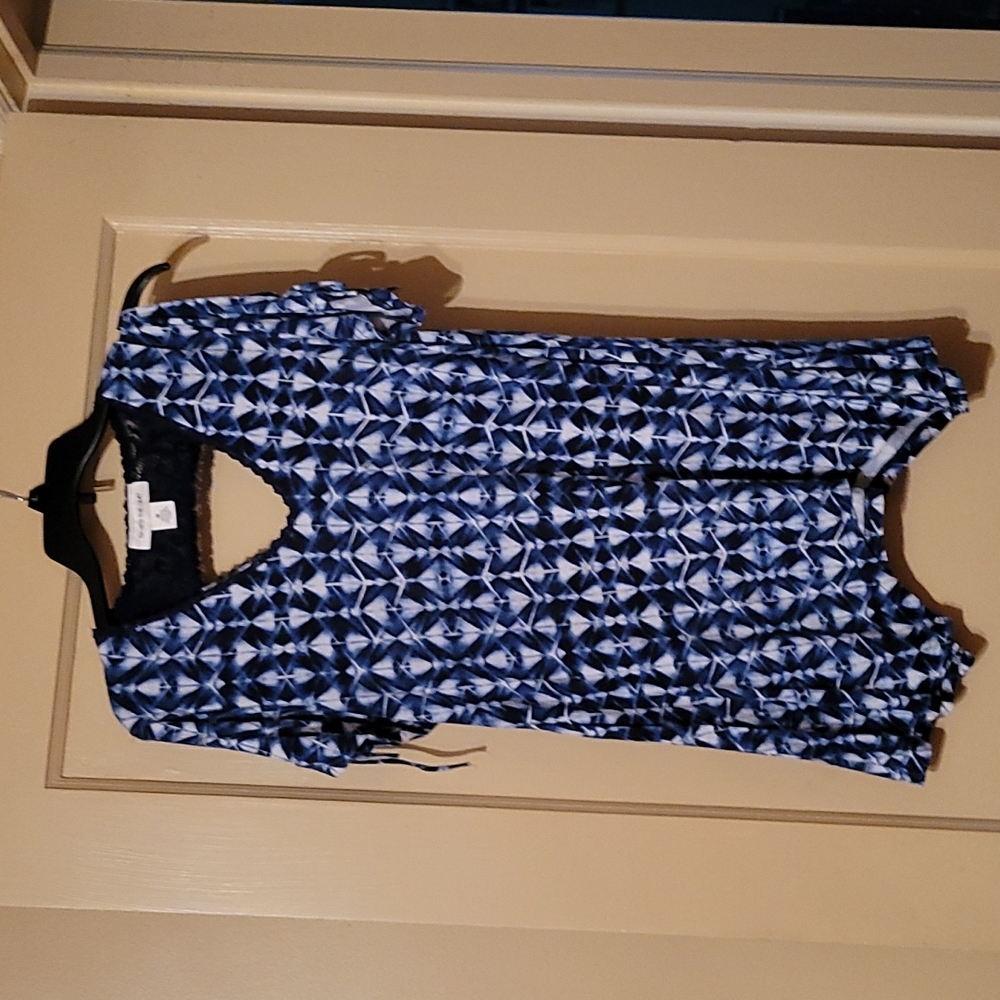 Skye's The Limit pullover v-neck peep slv blouse